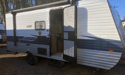 2018 CROSS ROADS ZINGER LITE  20′ PERFECT FOR A FAMILY OF 5 in Wisconsin WI
