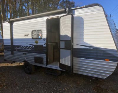 2018 CROSS ROADS ZINGER LITE  20′ PERFECT FOR A FAMILY OF 5 in Wisconsin WI