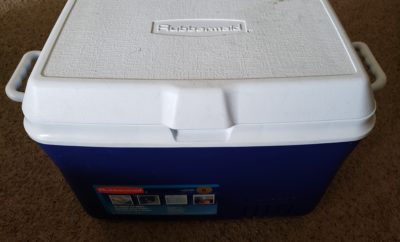 48 Quart Rubbermaid ice chest cooler